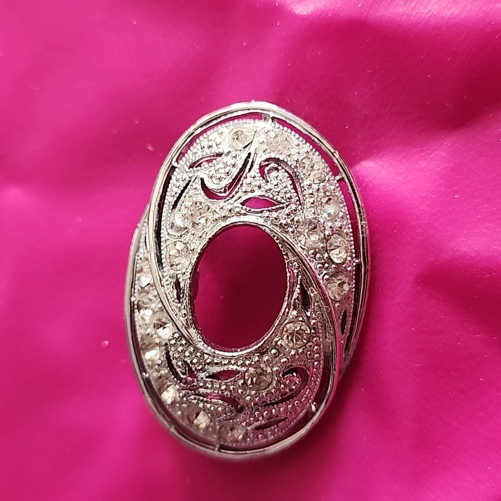 Silvertone Women's Brooch